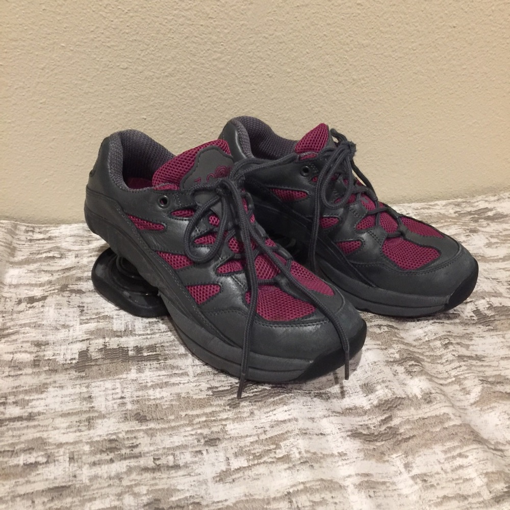 Z-Coil Women's Freedom Classic Sneakers Size 6
